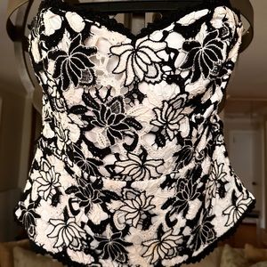 White Market/Black Market Size 8